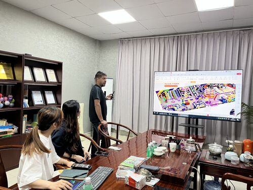 Dernières nouvelles de l'entreprise sur Visite du client à l'usine Tongyao: conception d'un terrain de jeux intérieur de 500 m2 pour les Bahamas